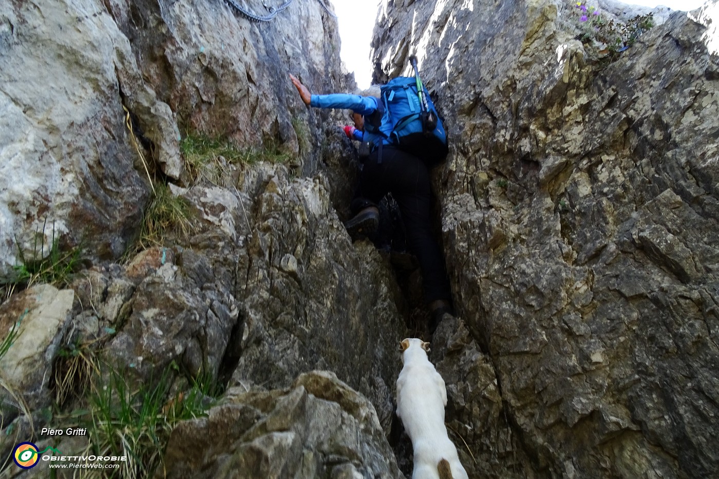 69 Ripida discesa da rocciosa strettoia.JPG